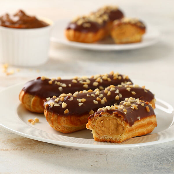 Эклер Крем-брюле МясновЪ Пекарня