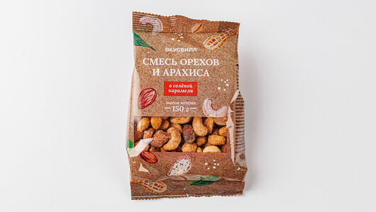 Смесь орехов и арахиса в соленой карамели