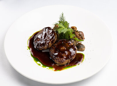Котлеты из телятины с мини-картофелем