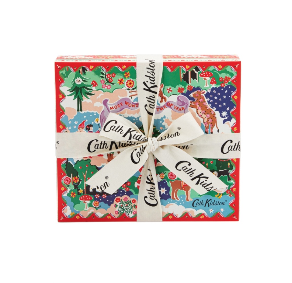 

Набор подарочный Cath Kidston Christmas Legends Pamper Hamper: Крем для рук 100 мл, Лосьон 50 мл, Скраб для рук 50 мл, Бальзам для рук 50 мл, Саше-соль для ванн