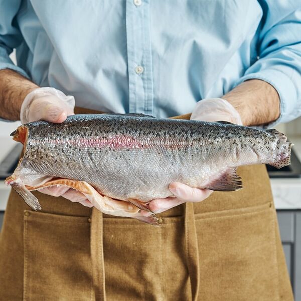 Форель охлажденная потрошеная из замороженного сырья 0.9-1.2кг