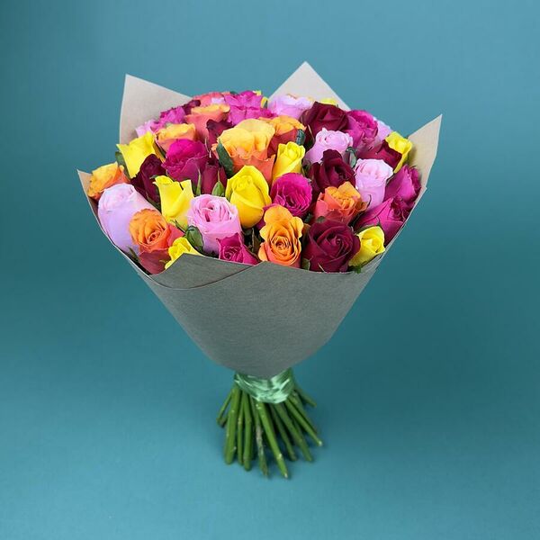 Букет цветов из 51 роз микс Кения 40см
