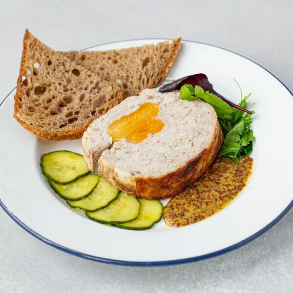 Запеченый террин из индейки с курагой с микс салатом