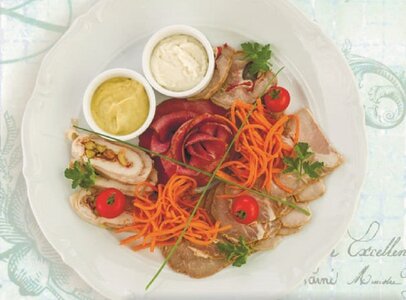 Ассорти мясных деликатесов