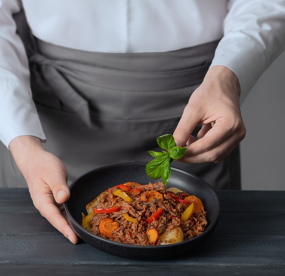 

Мясо говяжьих хвостов с миксом овощей в томатном соусе, a la carte, 200 г, Россия