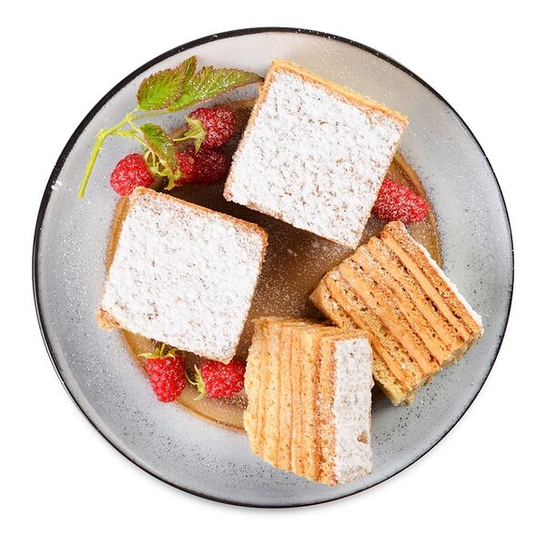 Пирожное «Медовик» от шеф-кондитера