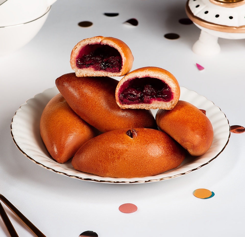 

Пирожок от шеф-пекаря Азбука Вкуса домашний с вишней 45 г