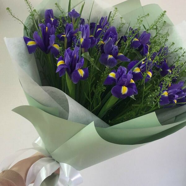 Букет с ирисами