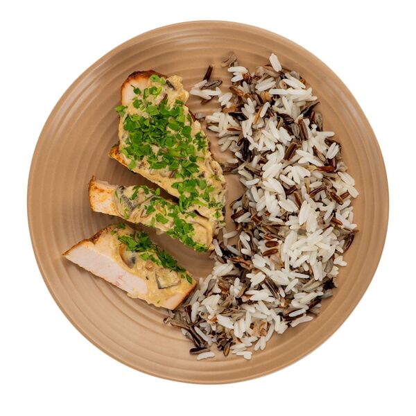 Индейка, запечённая под соусом «Жюльен» и рисом микс, Уже Готово