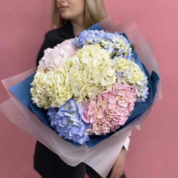 Букет цветов из 7 гортензий
