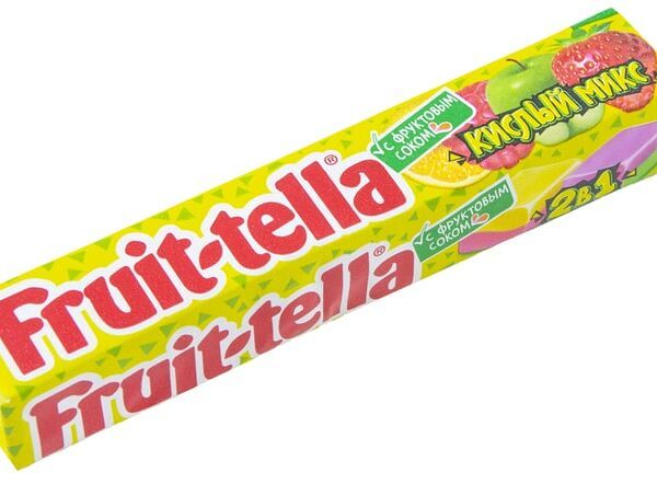 Конфеты Fruittella Кислый микс 2в1 со вкусами яблока и клубники лимона и малины 41г