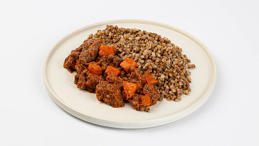 Гуляш из говядины с гречкой