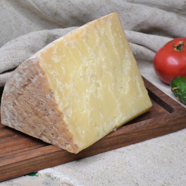 Сыр Чеддер коровий выдержка 6 мес