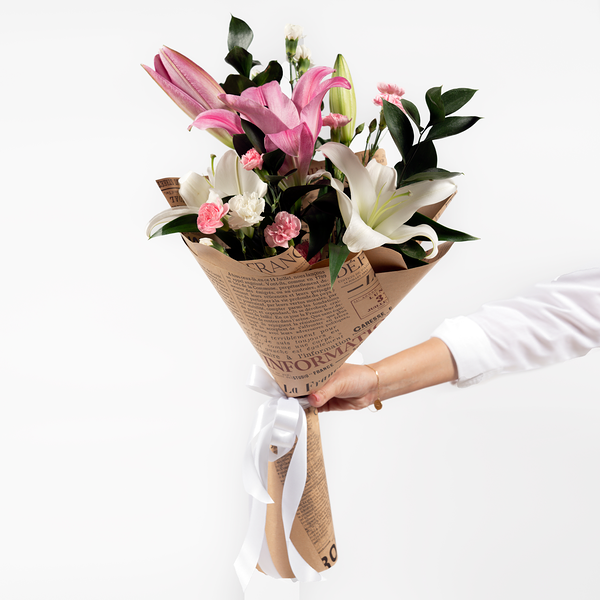 Букет из Лилий и кустовых гвоздик