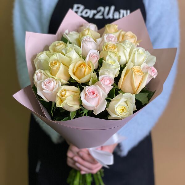 Букет из роз нежный микс 25 шт. (50 см)