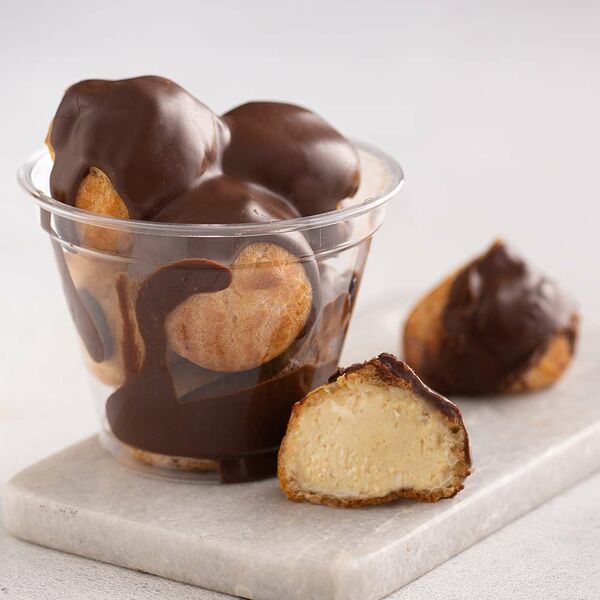 Пирожное Профитроли в шоколадном соусе МясновЪ Пекарня от КуулКлевер