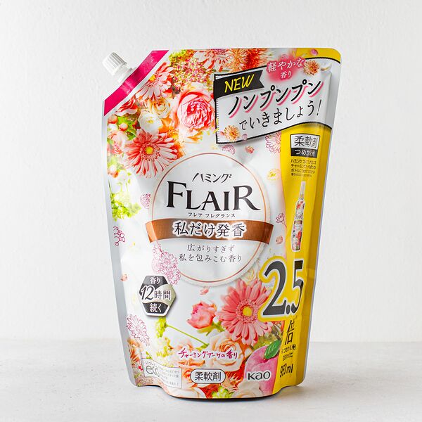 Кондиционер для белья KAO Flair Fragrance Charmin Bouquet Aroma, нежный аромат цветочного букета, 950мл