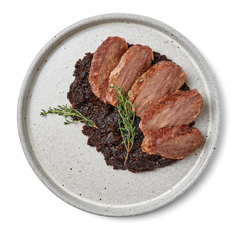 

Говяжьи щёчки Уже Готово су-вид с соусом чатни из чернослива A LA CARTE 200 г