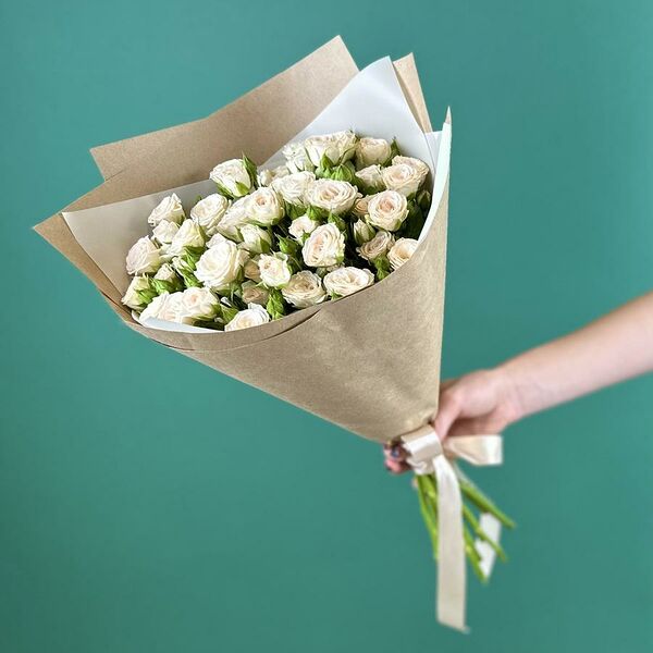 Букет цветов из 11 кустовых роз Рослин