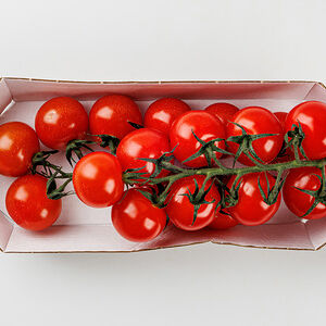 Томаты черри красные на ветке