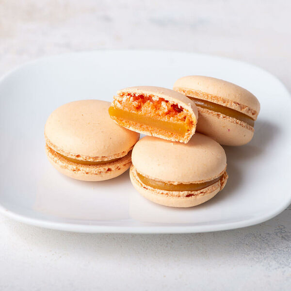 Макарон с начинкой манго-маракуйя МясновЪ Пекарня