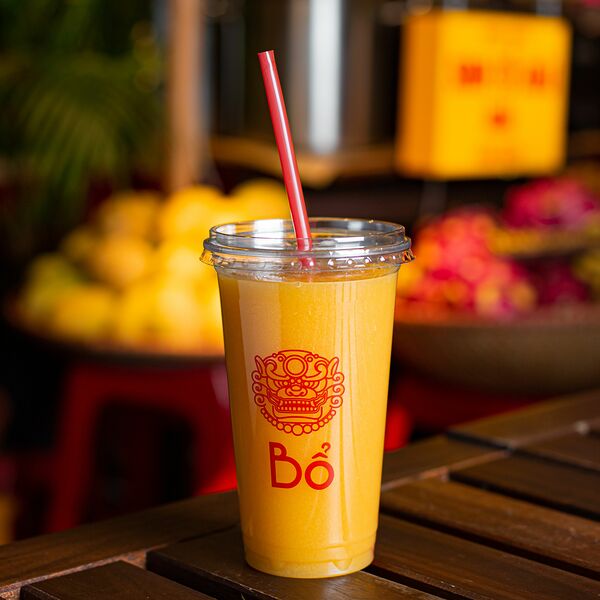 Манго шейк на воде