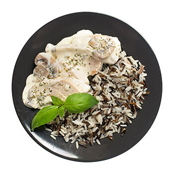 Филе куриное отварное с грибным соусом и рисом