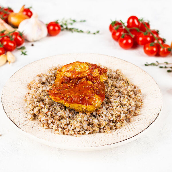 Свинина в томатном соусе с гречкой и киноа 300 г