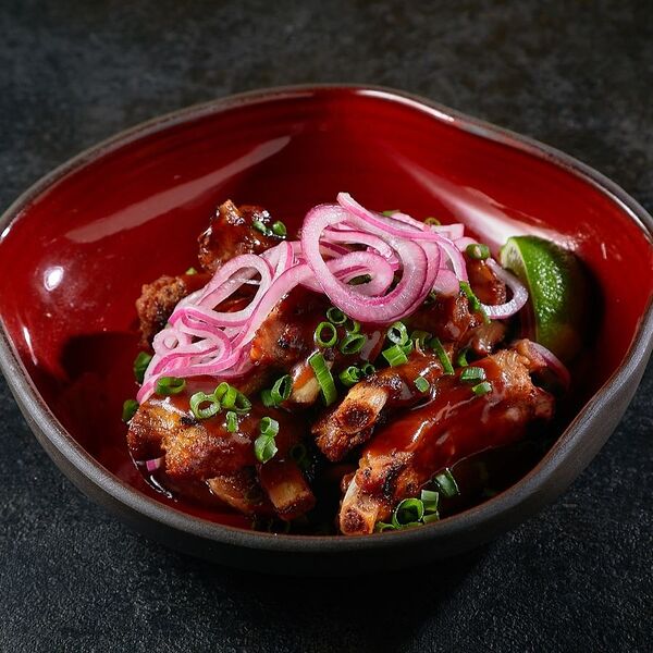 Deep fried ribs c маринованным луком