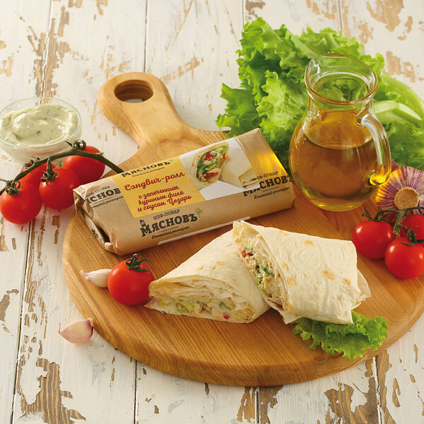 Сэндвич-ролл с запеченным куриным филе и соусом Цезарь МясновЪ Шеф-повар