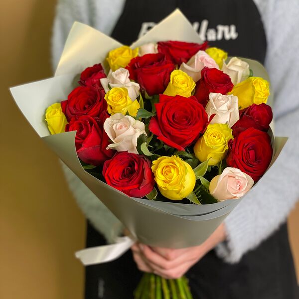 Букет из роз яркий микс 25 шт. (50 см)