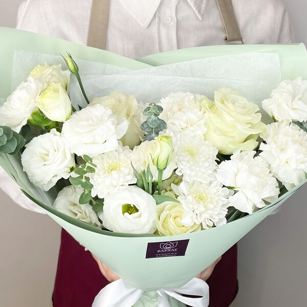 Букет из цветов, авторский букет из роз, хризантем, эустом и гвоздики Туманный вечер