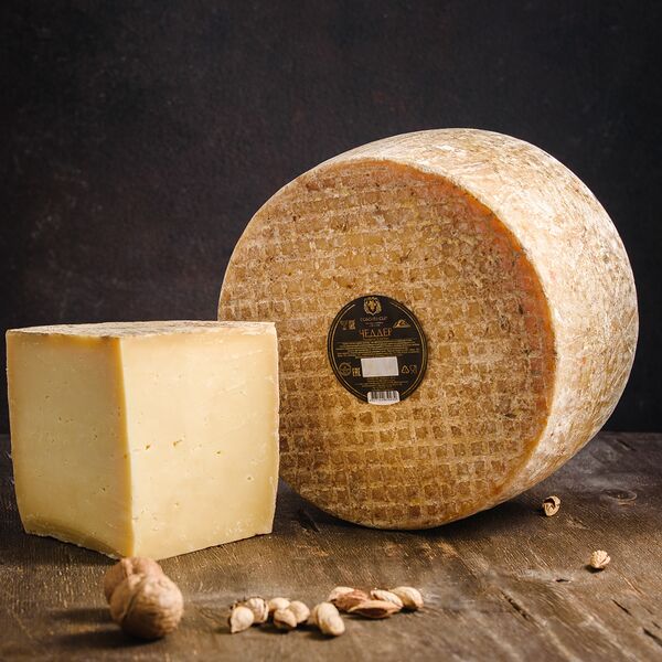 Полутвердый коровий чеддер