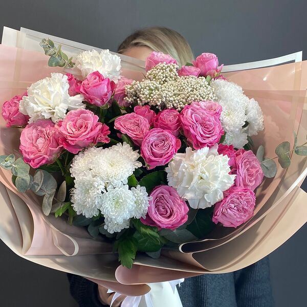 Букет кустовых пионовидных роз