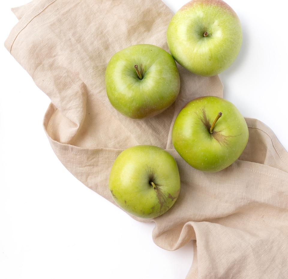 

Яблоки Собрано в саду Криппс Пинк 650 г