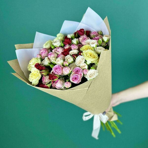 Букет цветов из 15 кустовых роз микс