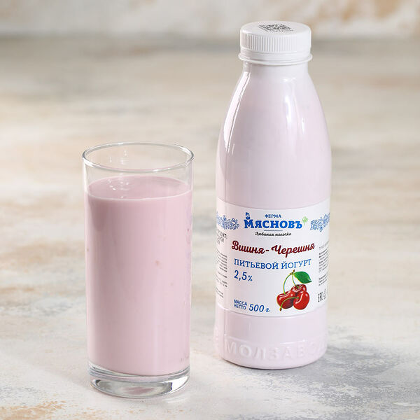 Йогурт питьевой вишня-черешня 2.5% МясновЪ Ферма