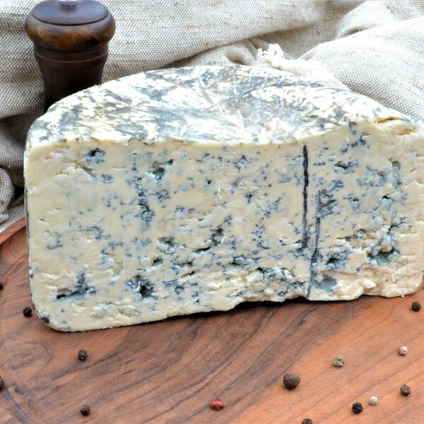 Сыр Горгонзола дольче молодой с плесенью на развес