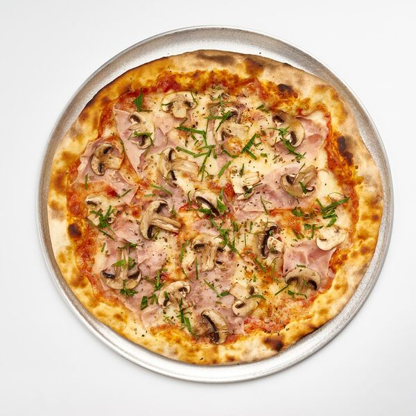 Пицца с ветчиной и грибами