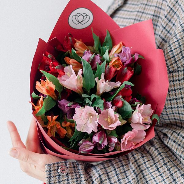 Букет из 9 альстромерий микс