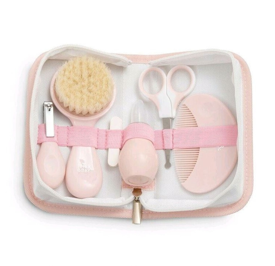 

Набор для ухода за ребенком Interbaby Koala расческа, щетка, ножницы, пилочка для ногтей, сумка, кусачки, назальный аспиратор, цвет розовый, Испания