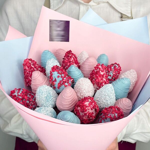 Букет из клубники, клубника в шоколаде, клубничный букет, съедобный букет, сладкий букет Разноцветный сюрприз