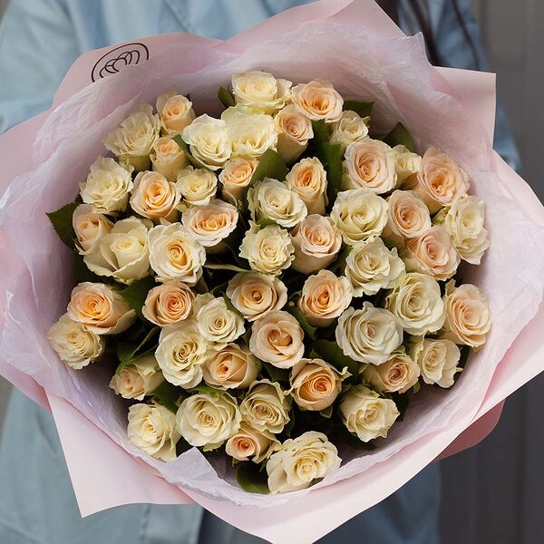 Букет из 51 белой и кремовой розы 40 см (Кения)
