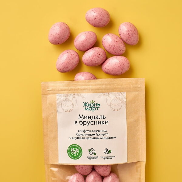 Миндаль в брусничной йогуртовой глазури