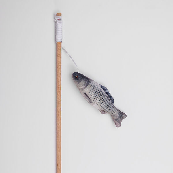 Игрушка-дразнилка с кошачьей мятой, валерианой и погремушкой для кошек Карп серебристый, 11х3,5х2,3 см, удочка 40 см