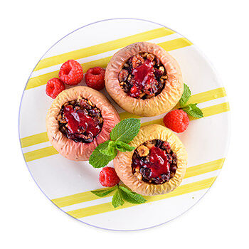 Яблоки запеченные с орехами и малиновым пюре от бренд-шефа АВ