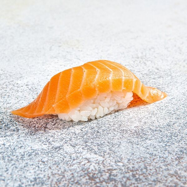 Суши с лососем 1 шт.