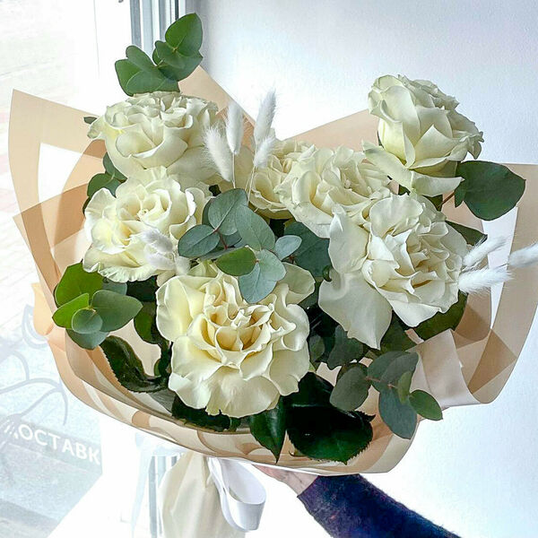 Супер WOW эффект !!! Букет из 7 французских роз с эвкалиптом и сухоцветами.