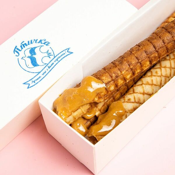 Трубочки хрустящие с вареной сгущенкой  и грецким орехом