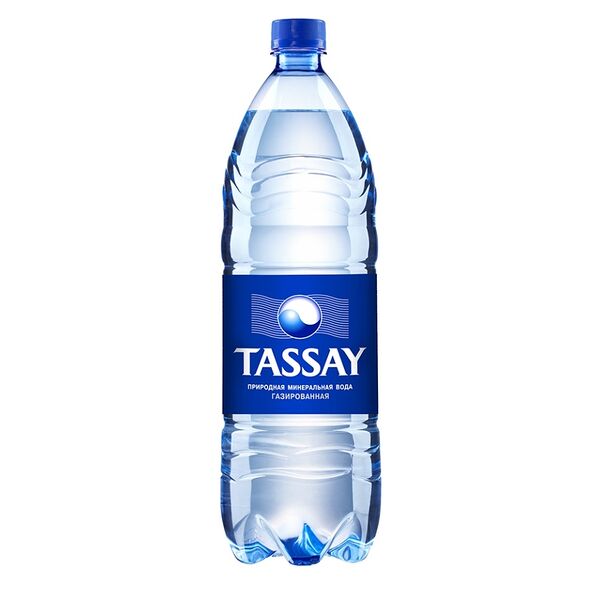 Вода минеральная Tassay газированная 1.5 л